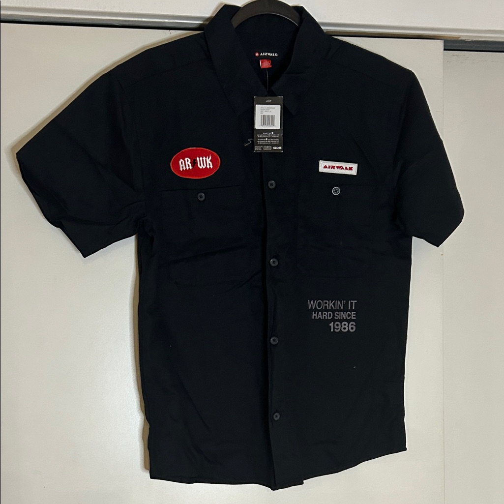 Airwalk Men's Black Casual Button Down Shirt